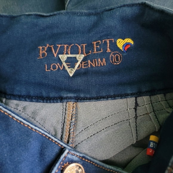 Blue Jeans Colombian with Stretchy Fit and Sleek Silhouette - Picture 3 of 6